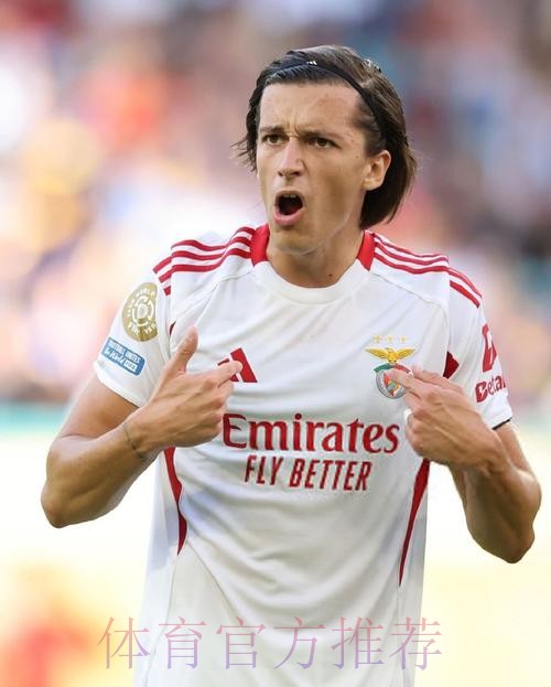 马卡:皇马重点关注阿方索 他拒绝续约并渴望转会